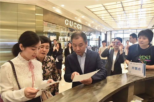 市局马正文局长到企业调研首日开票